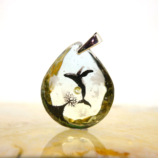 BORDER 01（鯨/樹）