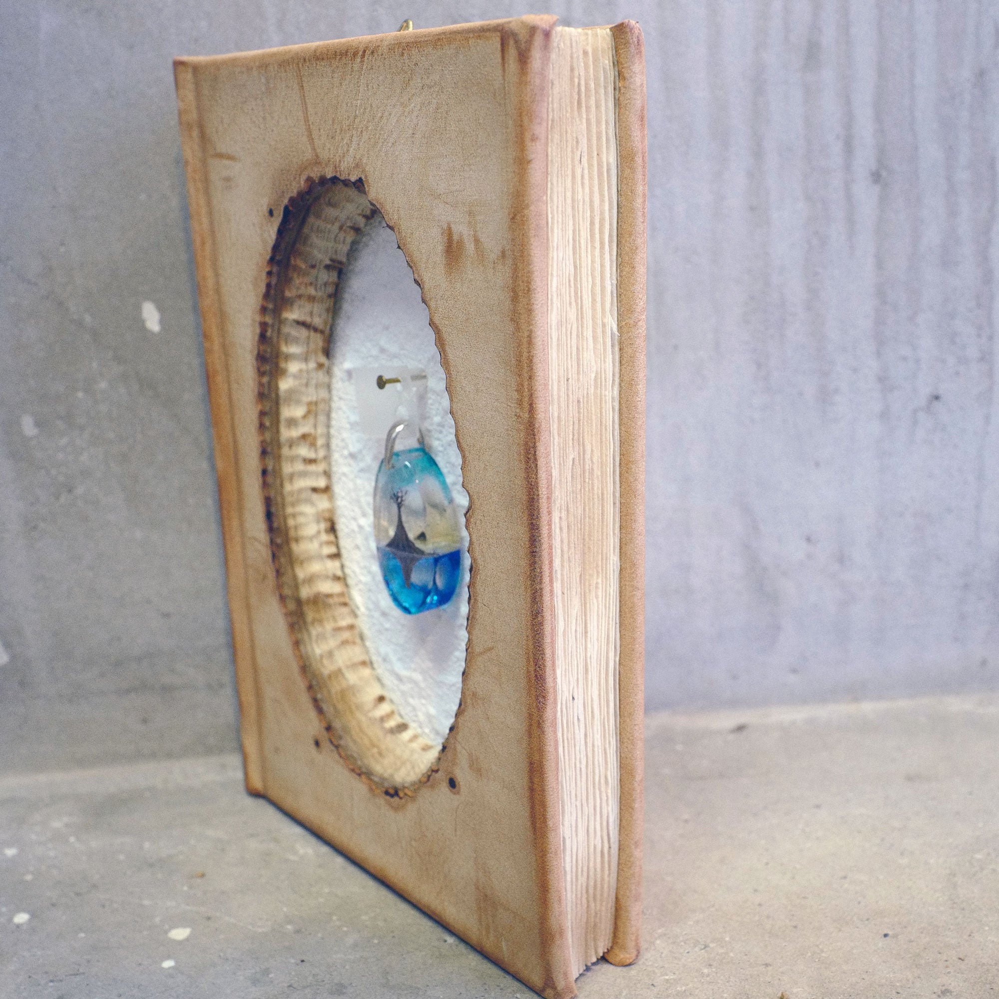 BORDER 04（聖樹）