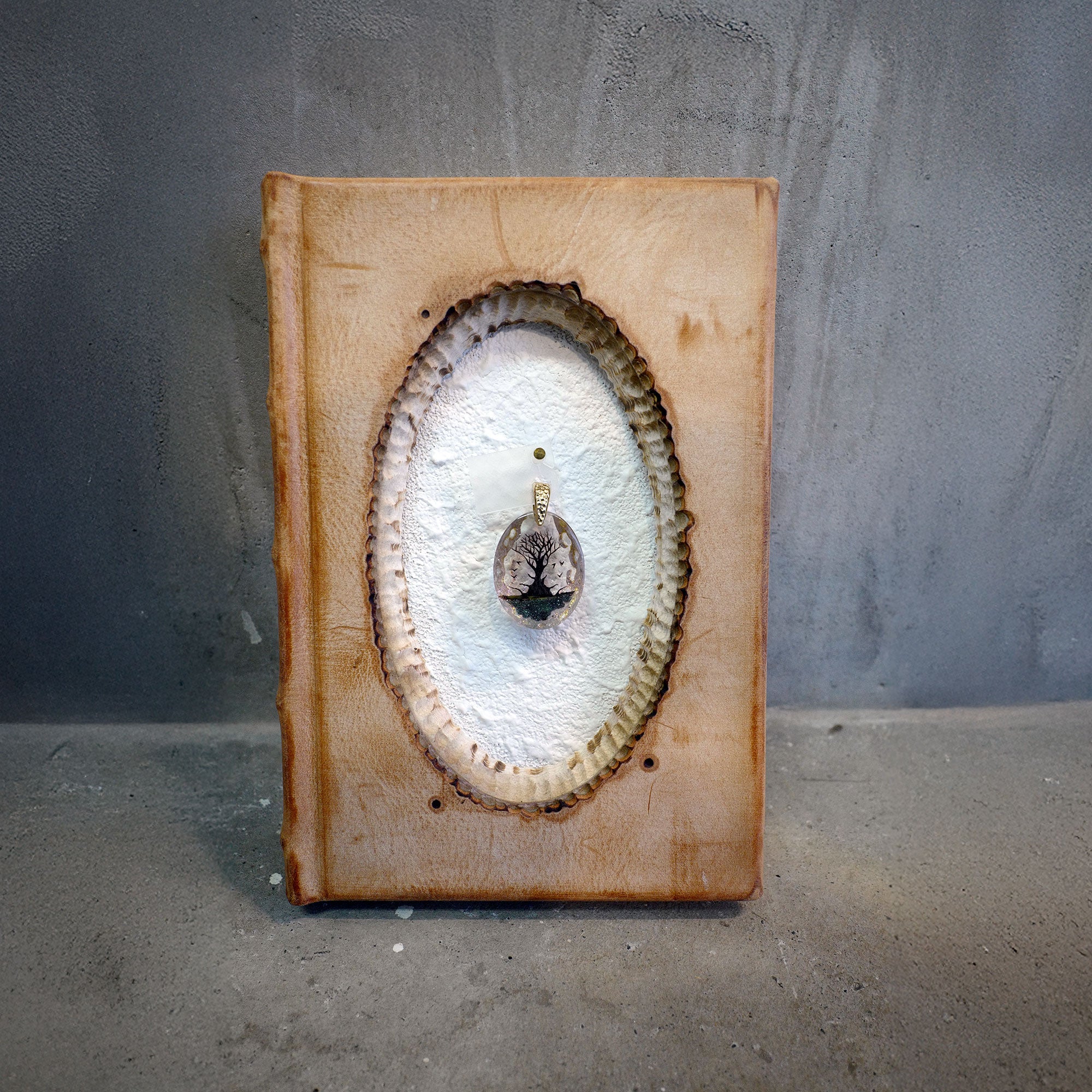 HOLYTREE 09（思いやりの木）