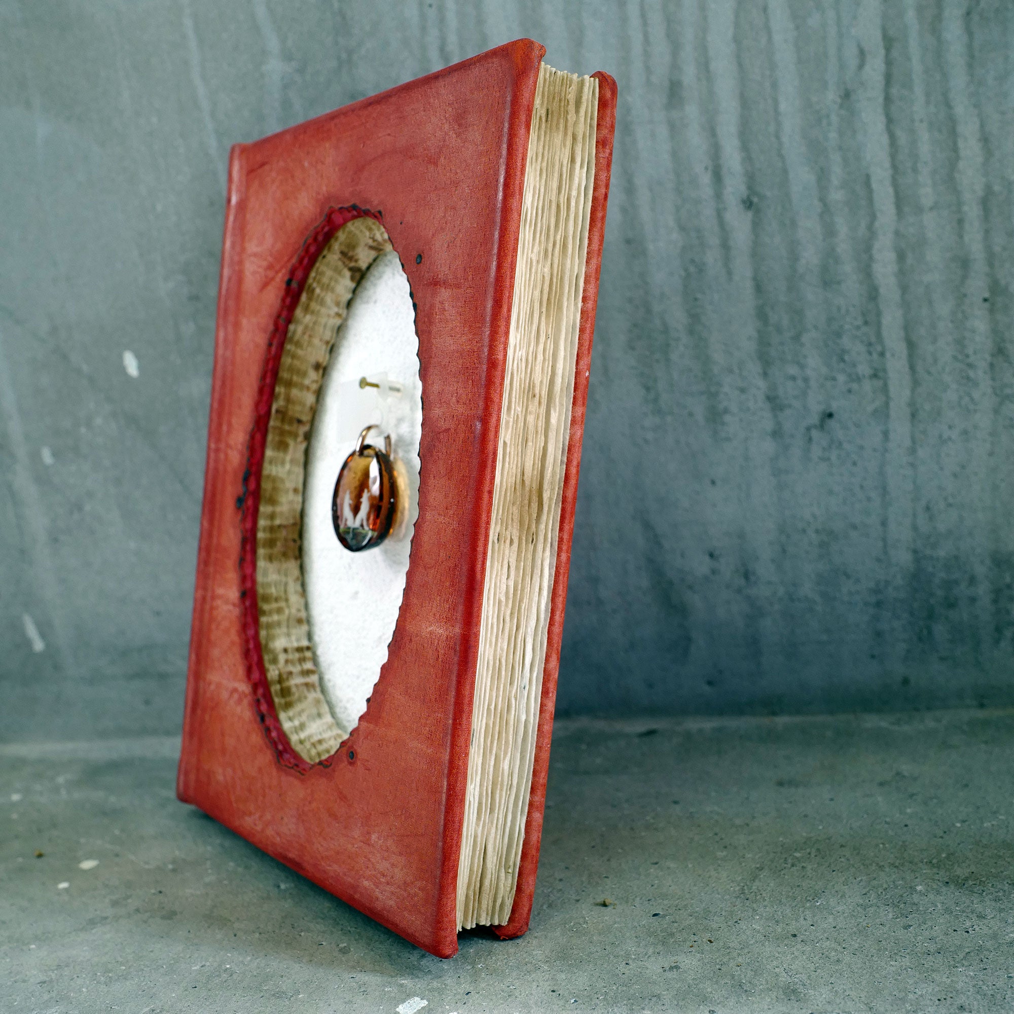 TRUST 01（白狼）