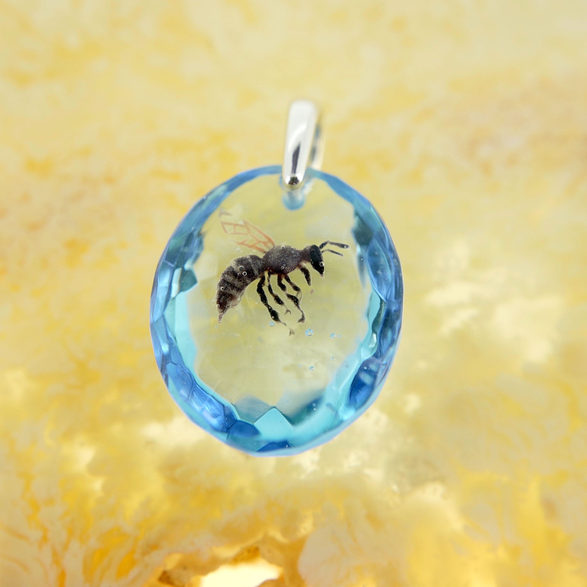 ニホンミツバチ（bee018）