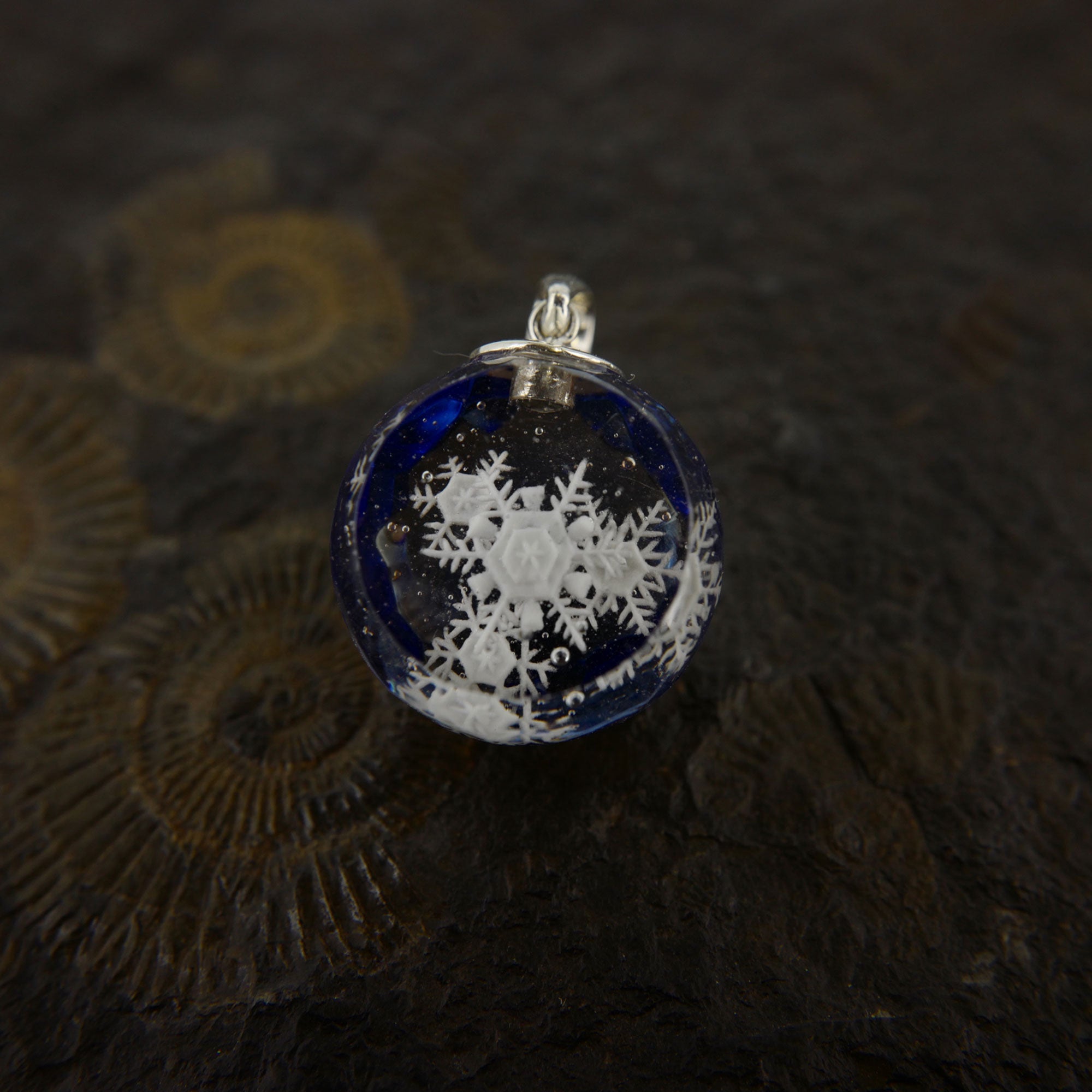 雪の結晶（snow197）